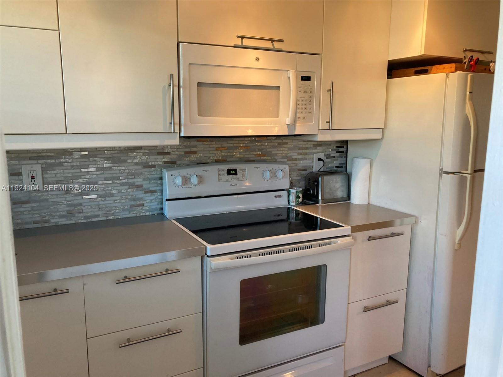 BEVERLY HILLS CONDO NUMBE - Residential