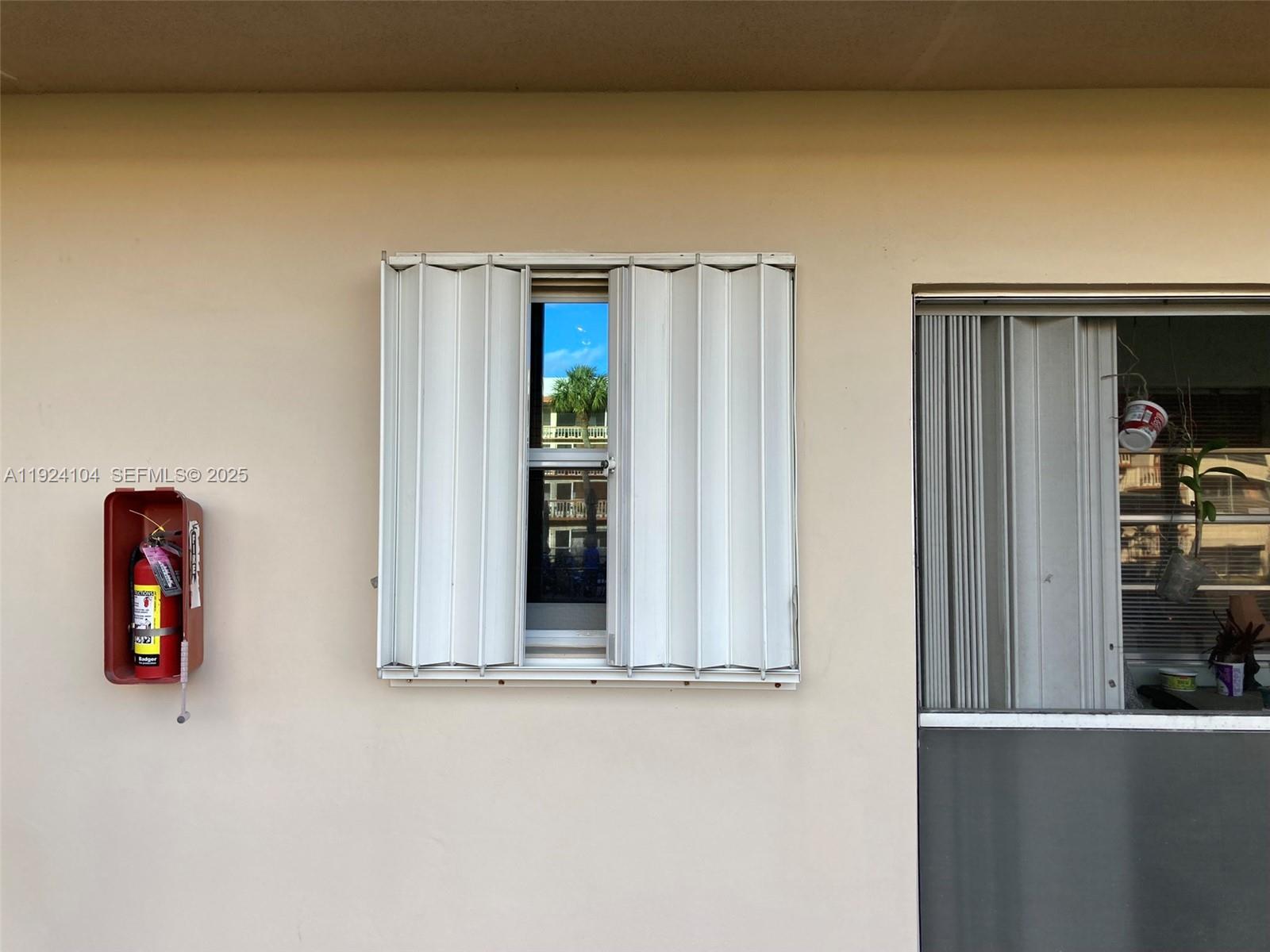 BEVERLY HILLS CONDO NUMBE - Residential