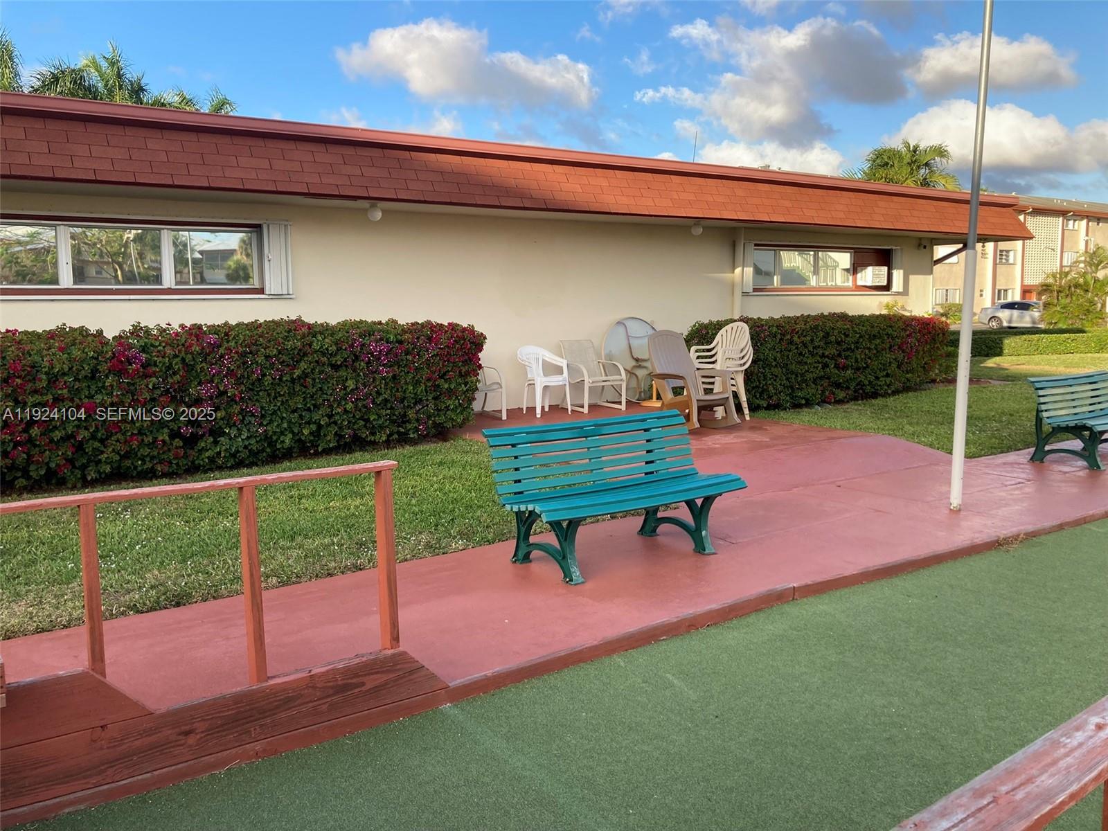 BEVERLY HILLS CONDO NUMBE - Residential