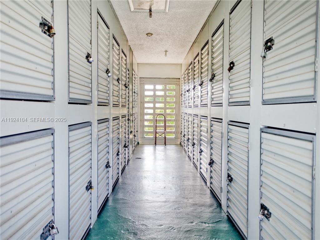 BEVERLY HILLS CONDO NUMBE - Residential