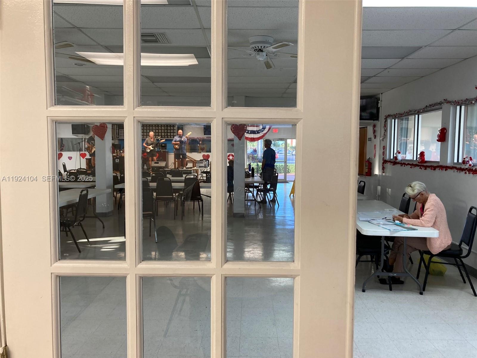 BEVERLY HILLS CONDO NUMBE - Residential