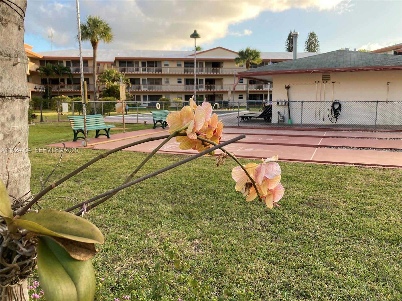 BEVERLY HILLS CONDO NUMBE - Residential