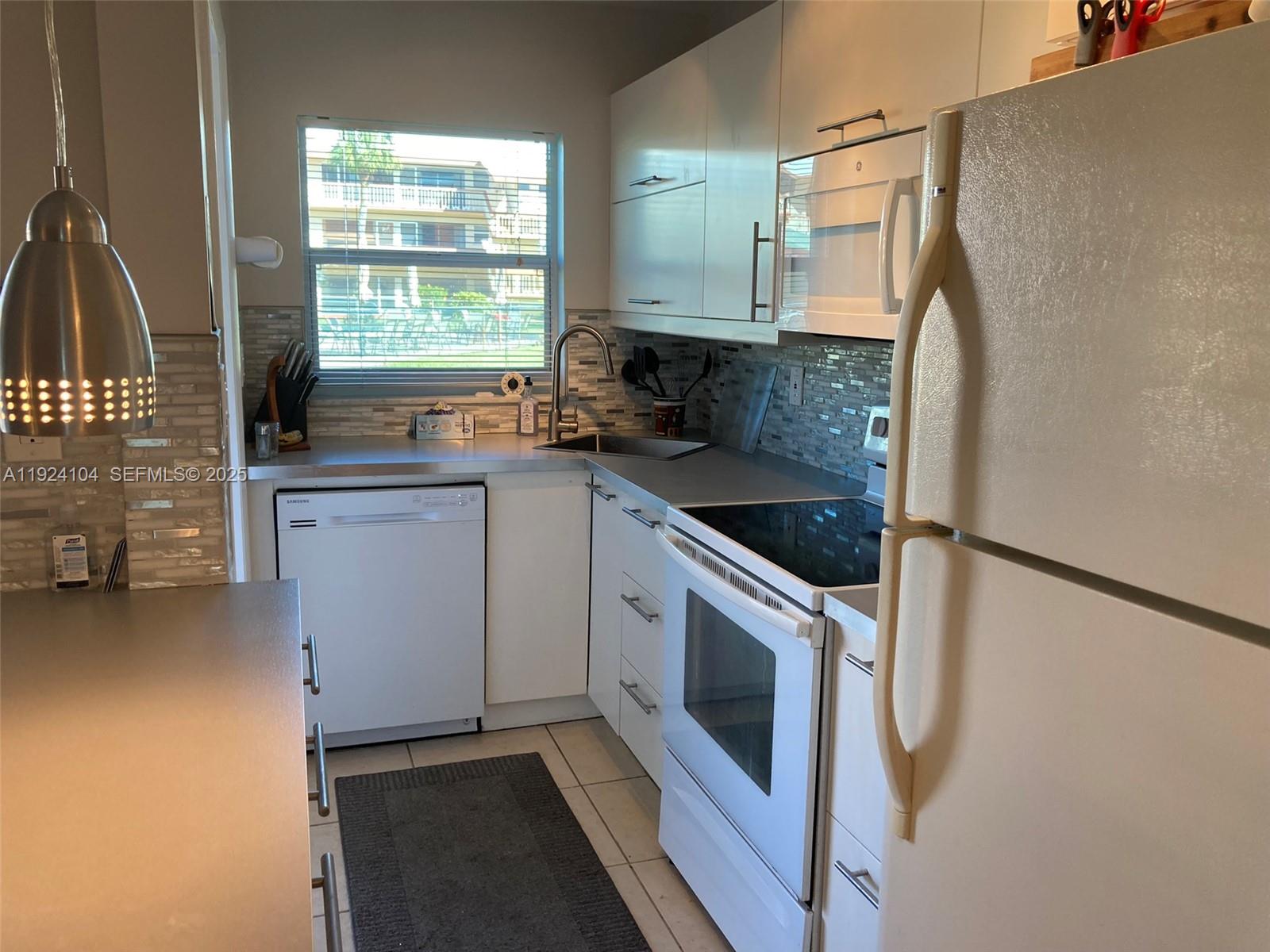 BEVERLY HILLS CONDO NUMBE - Residential