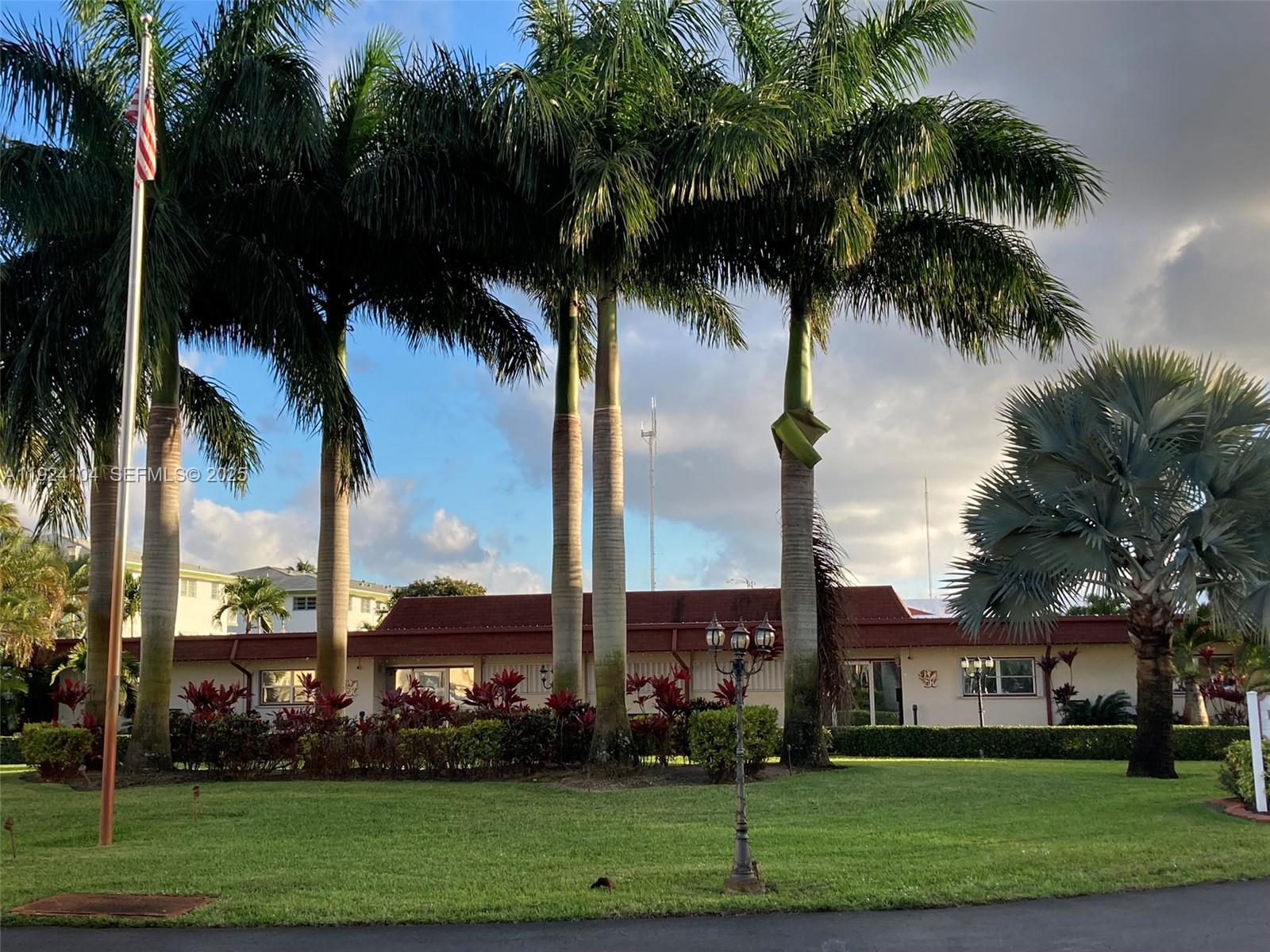 BEVERLY HILLS CONDO NUMBE - Residential