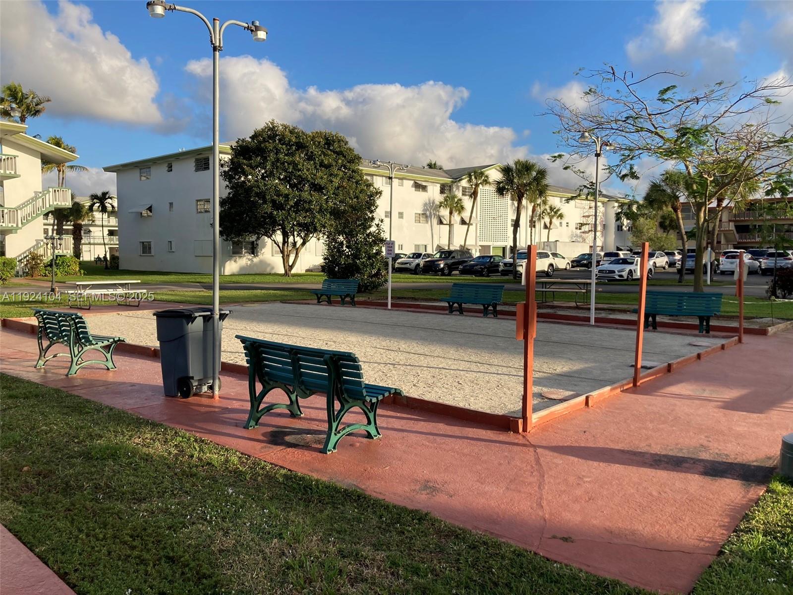 BEVERLY HILLS CONDO NUMBE - Residential