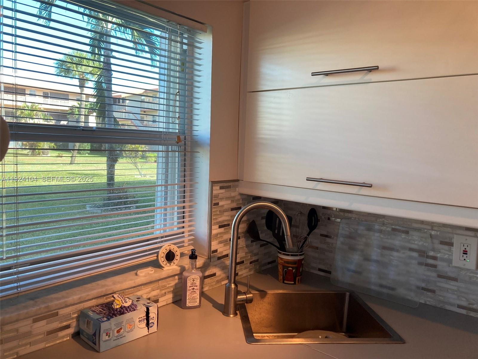 BEVERLY HILLS CONDO NUMBE - Residential