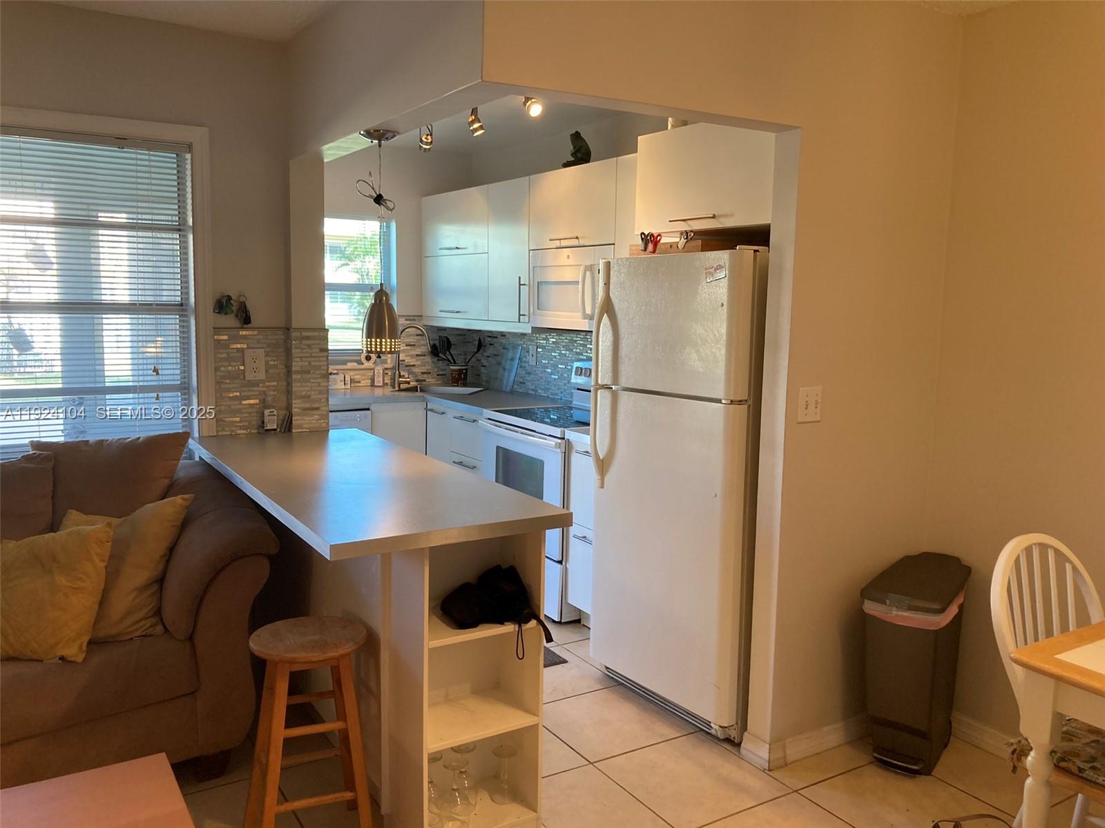 BEVERLY HILLS CONDO NUMBE - Residential