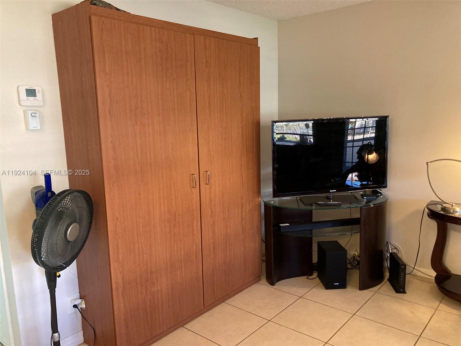 BEVERLY HILLS CONDO NUMBE - Residential