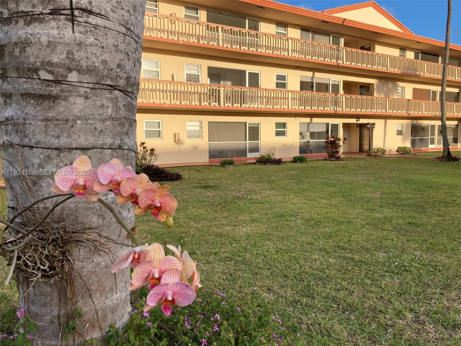 BEVERLY HILLS CONDO NUMBE - Residential