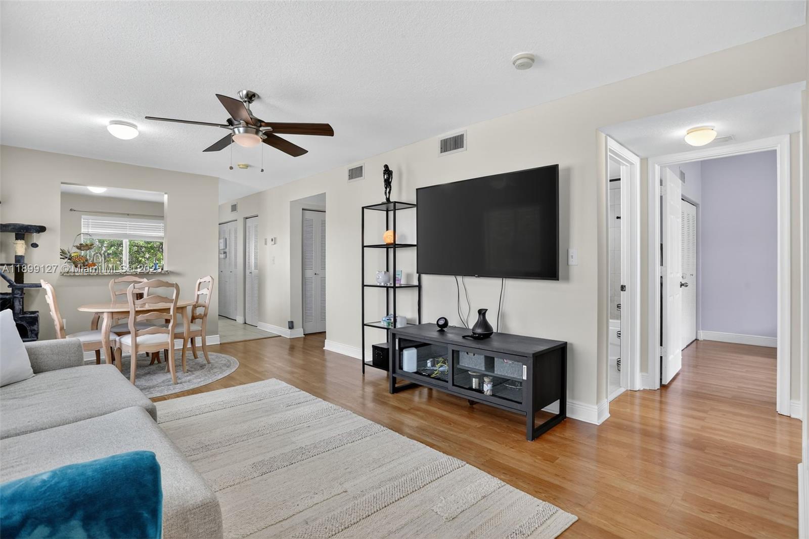 6235 SW 47th Mnr 201, Davie, FL, 33314/$355,000 1 6235 SW 47th Mnr 201