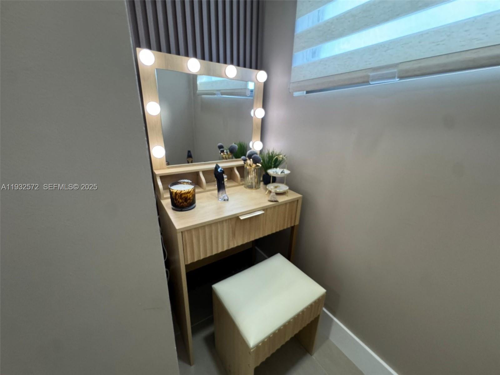 THE TOWNHOMES OF DORAL OA - Residential