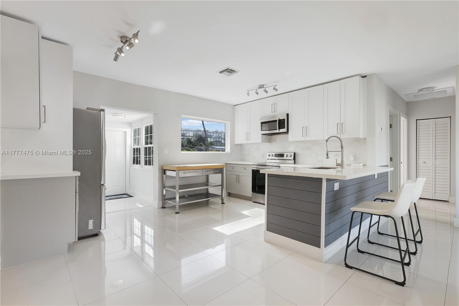 1700 SW 23rd Ave