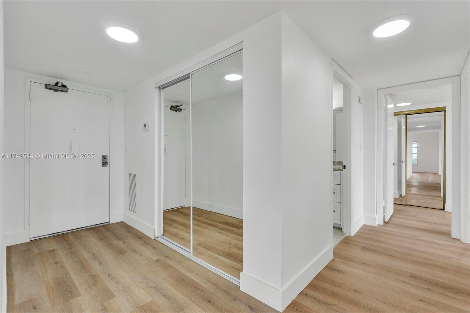COUNTRY CLUB TOWER OF COR - Residential