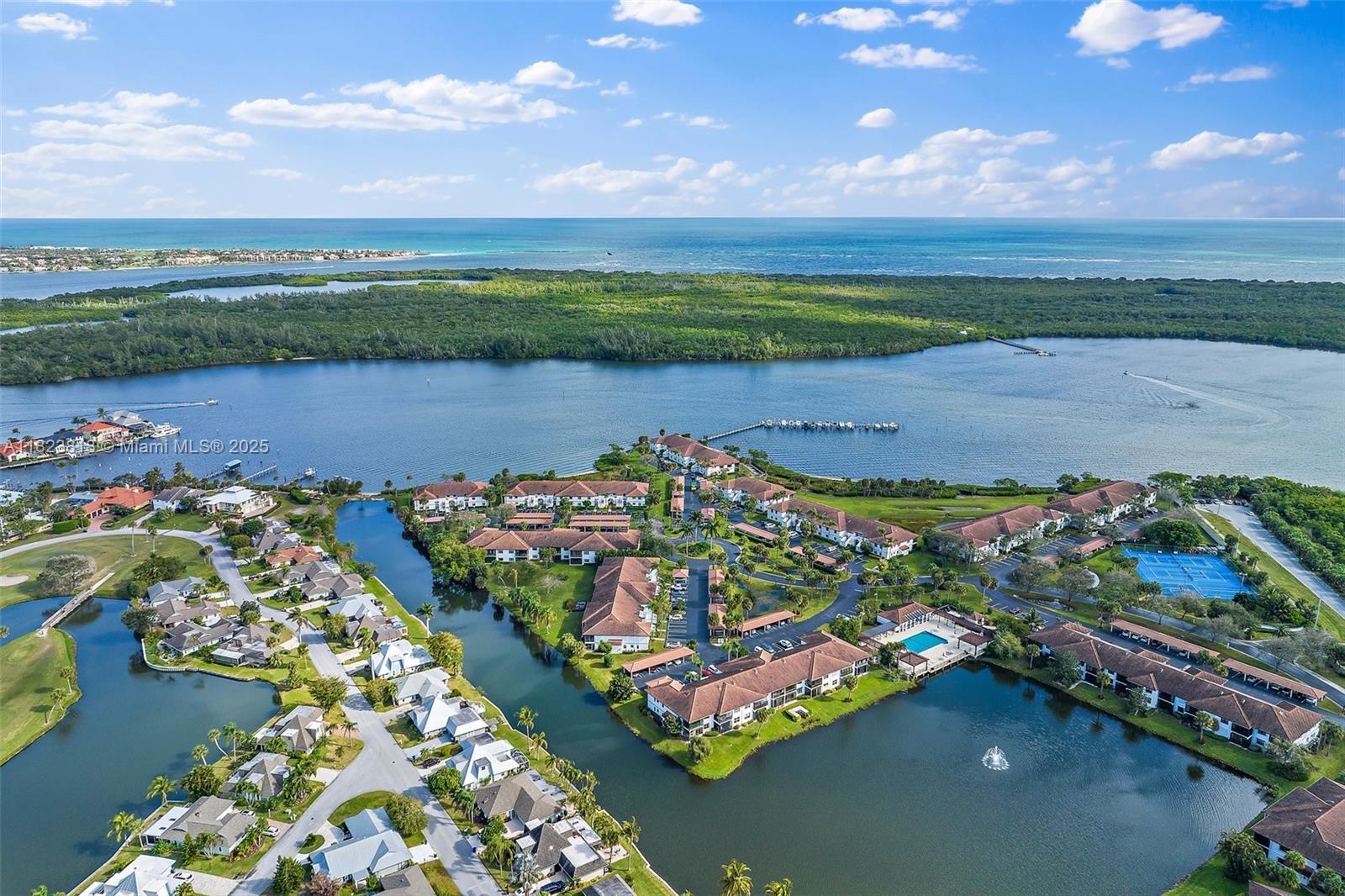 6101 Se Landing Way 13, Stuart, Martin County, Florida - 3 Bedrooms  
2 Bathrooms - 