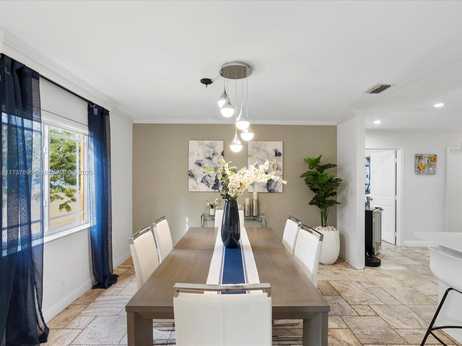 HOLLYWOOD HOMESITES HIGH - Residential Lease