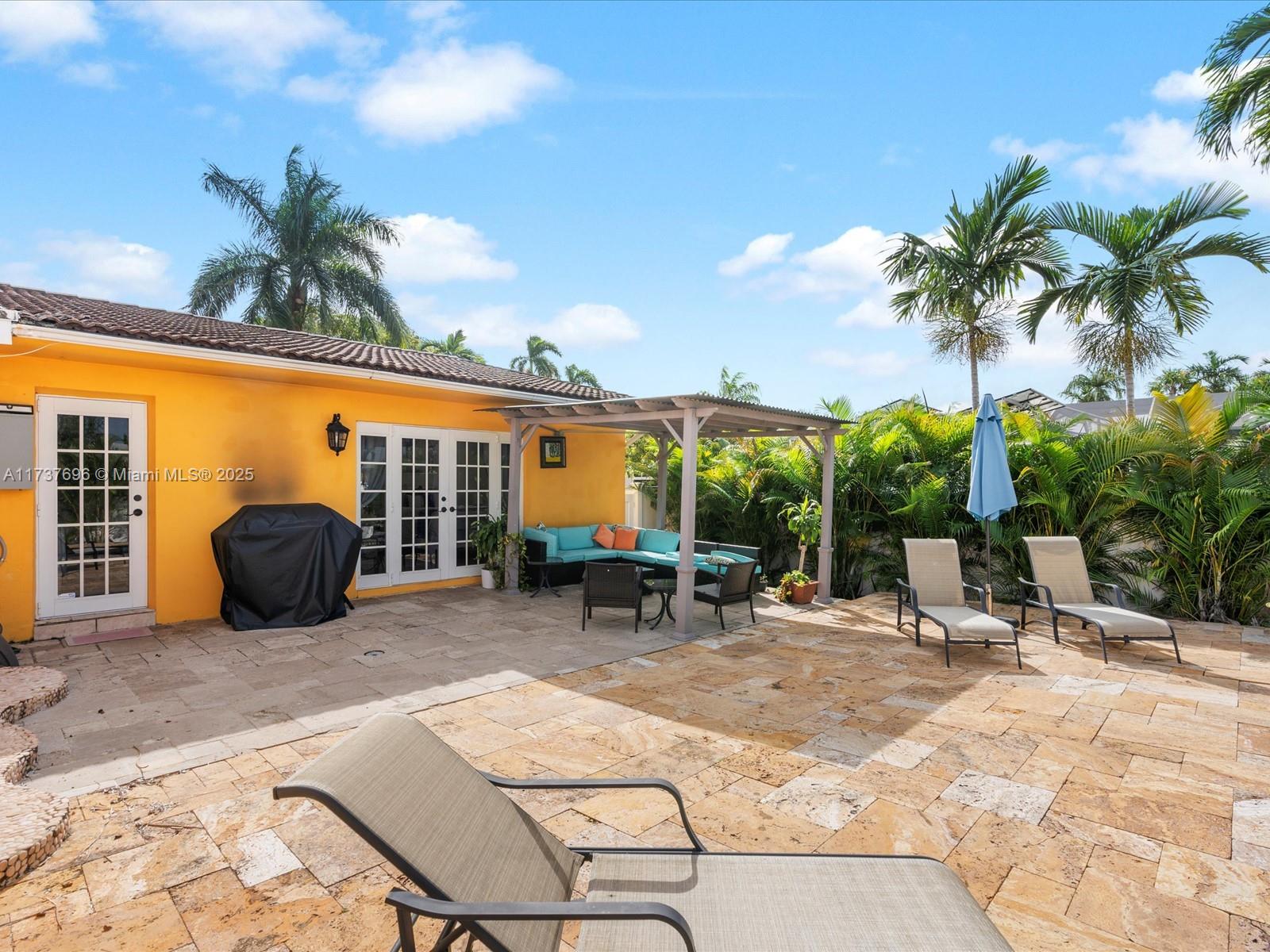 HOLLYWOOD HOMESITES HIGH - Residential Lease