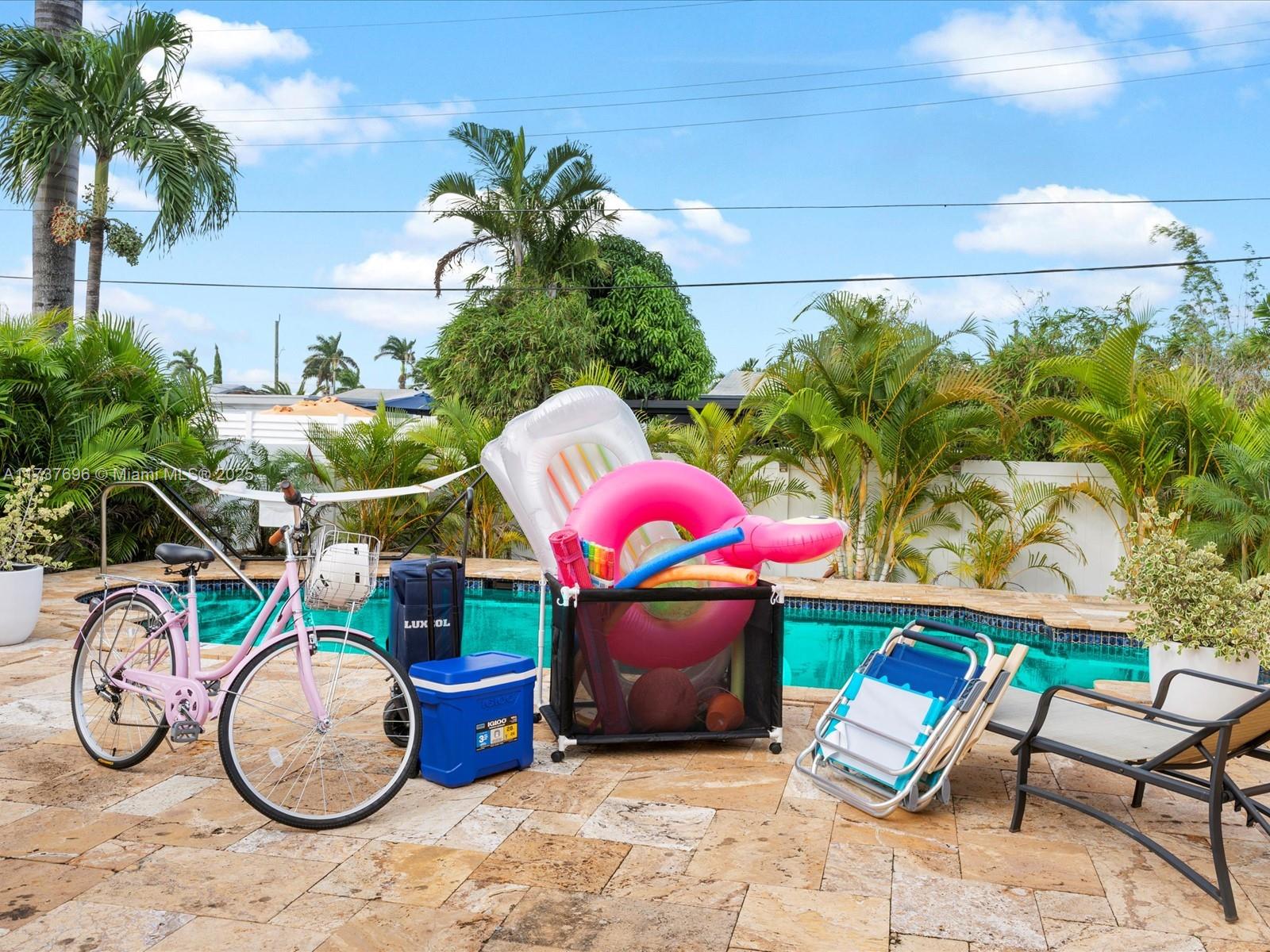 HOLLYWOOD HOMESITES HIGH - Residential Lease