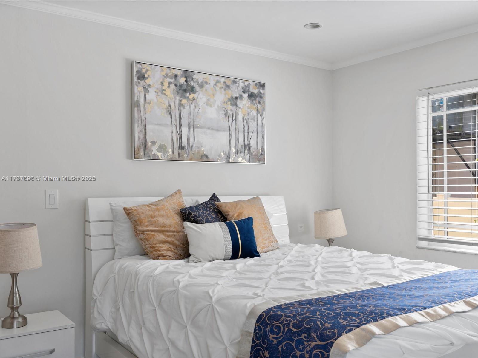 HOLLYWOOD HOMESITES HIGH - Residential Lease