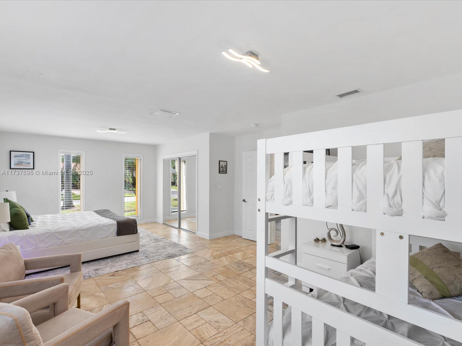 HOLLYWOOD HOMESITES HIGH - Residential Lease