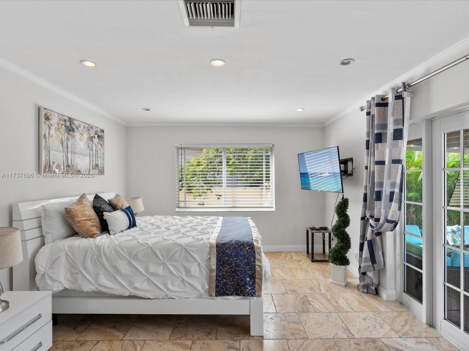 HOLLYWOOD HOMESITES HIGH - Residential Lease