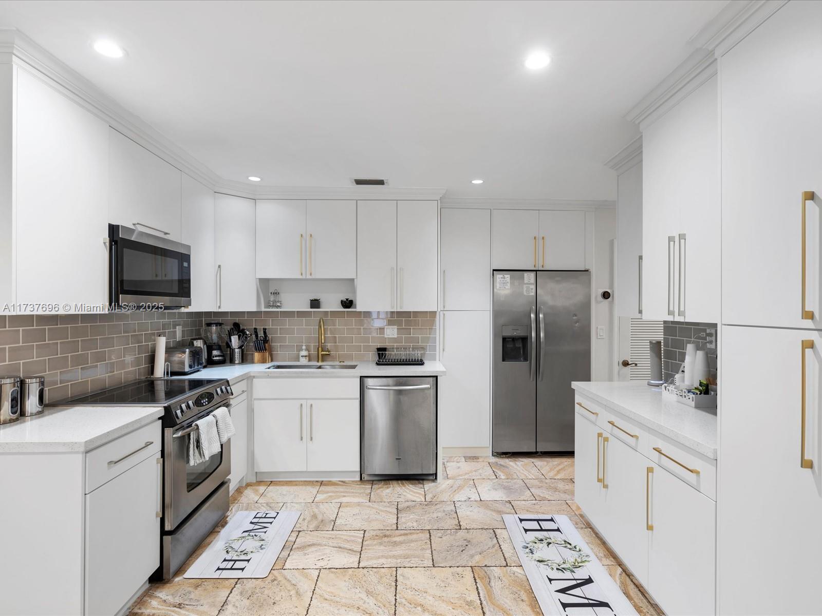 HOLLYWOOD HOMESITES HIGH - Residential Lease