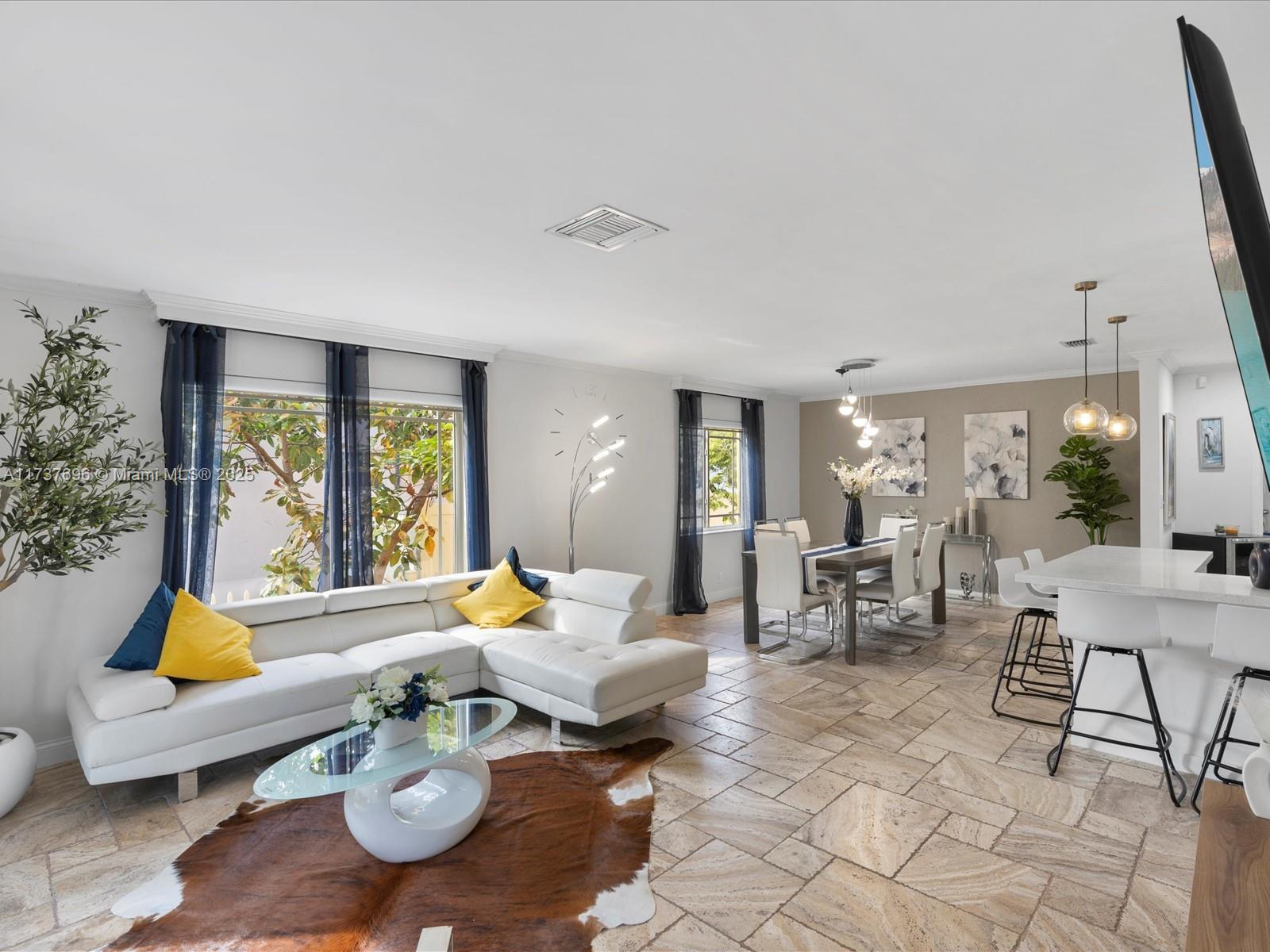 HOLLYWOOD HOMESITES HIGH - Residential Lease