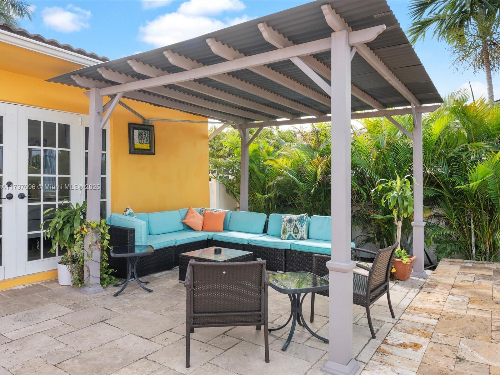 HOLLYWOOD HOMESITES HIGH - Residential Lease