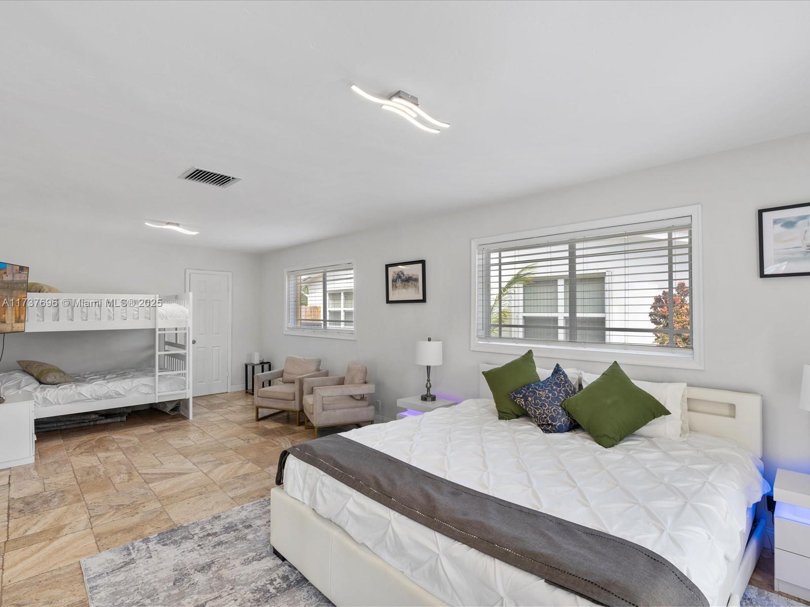 HOLLYWOOD HOMESITES HIGH - Residential Lease