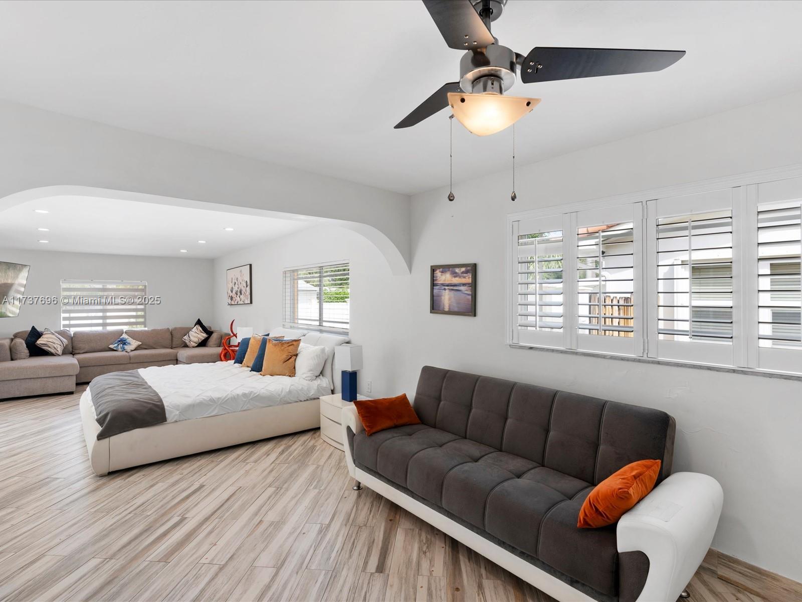 HOLLYWOOD HOMESITES HIGH - Residential Lease