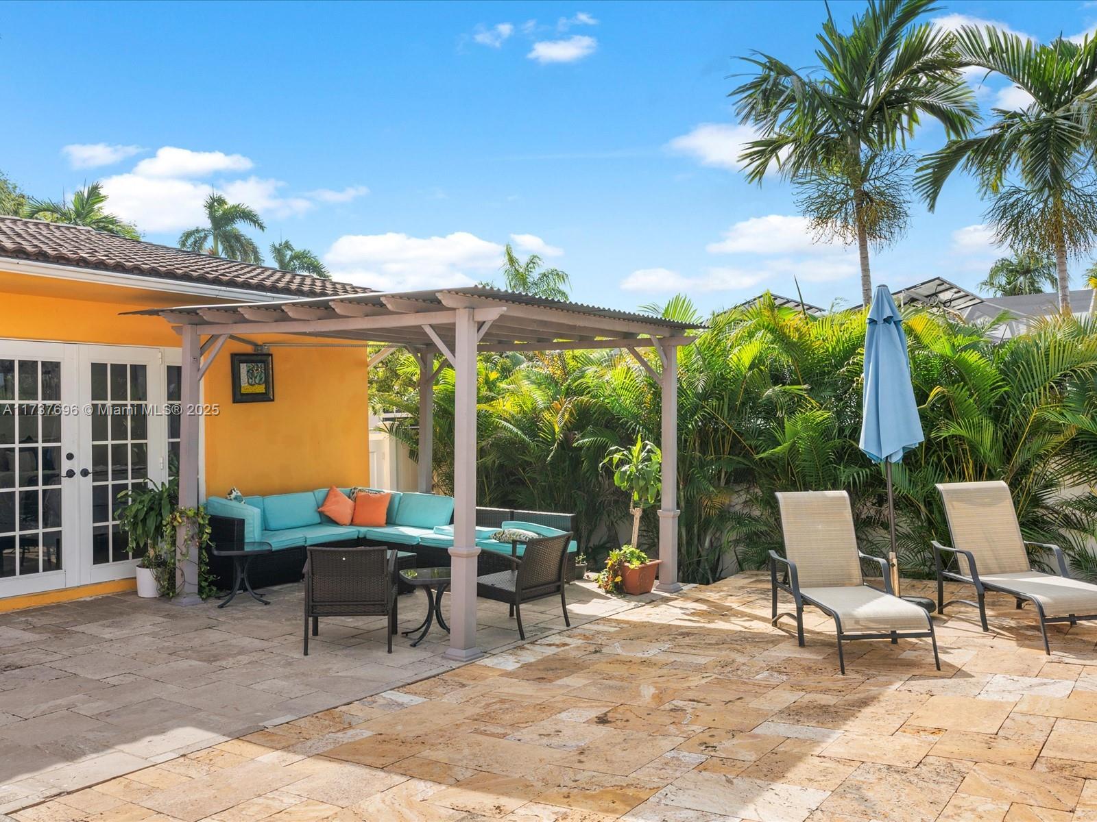 HOLLYWOOD HOMESITES HIGH - Residential Lease