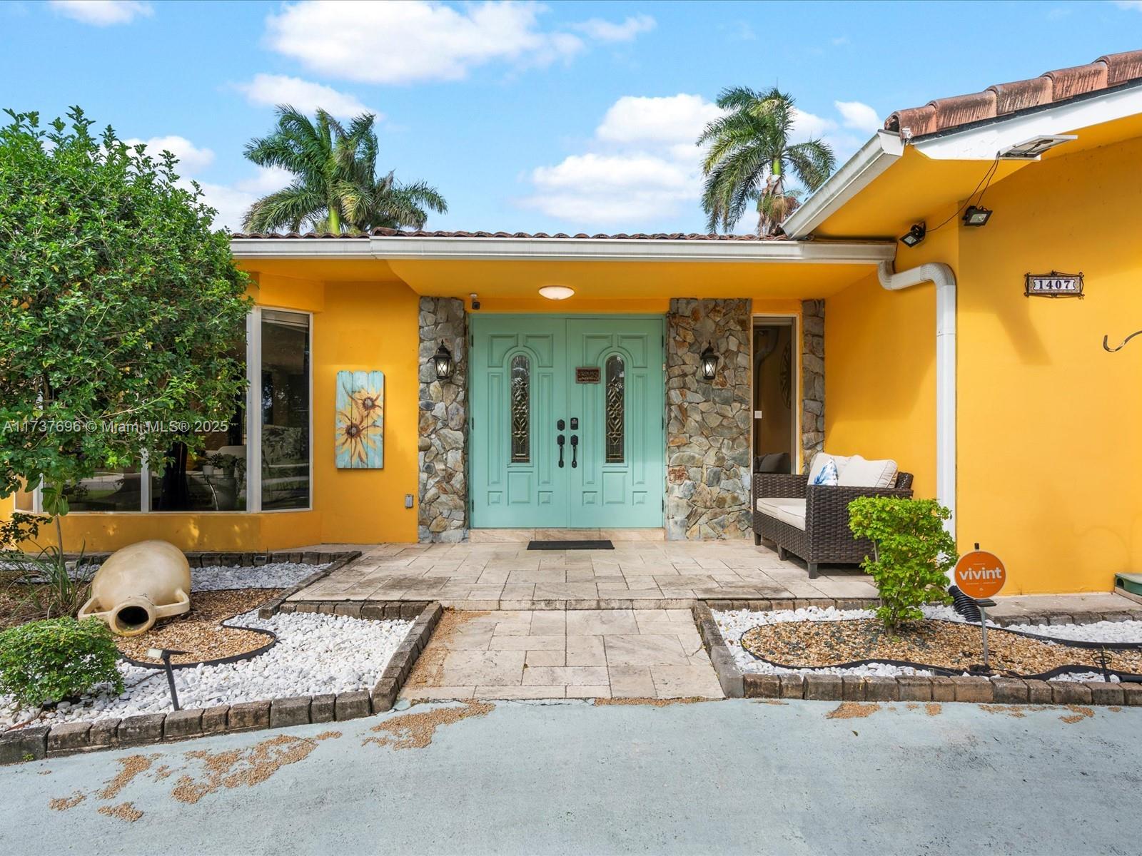 HOLLYWOOD HOMESITES HIGH - Residential Lease