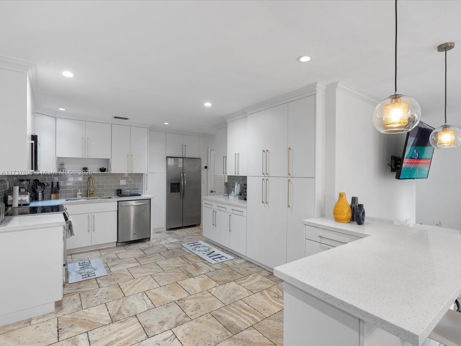 HOLLYWOOD HOMESITES HIGH - Residential Lease