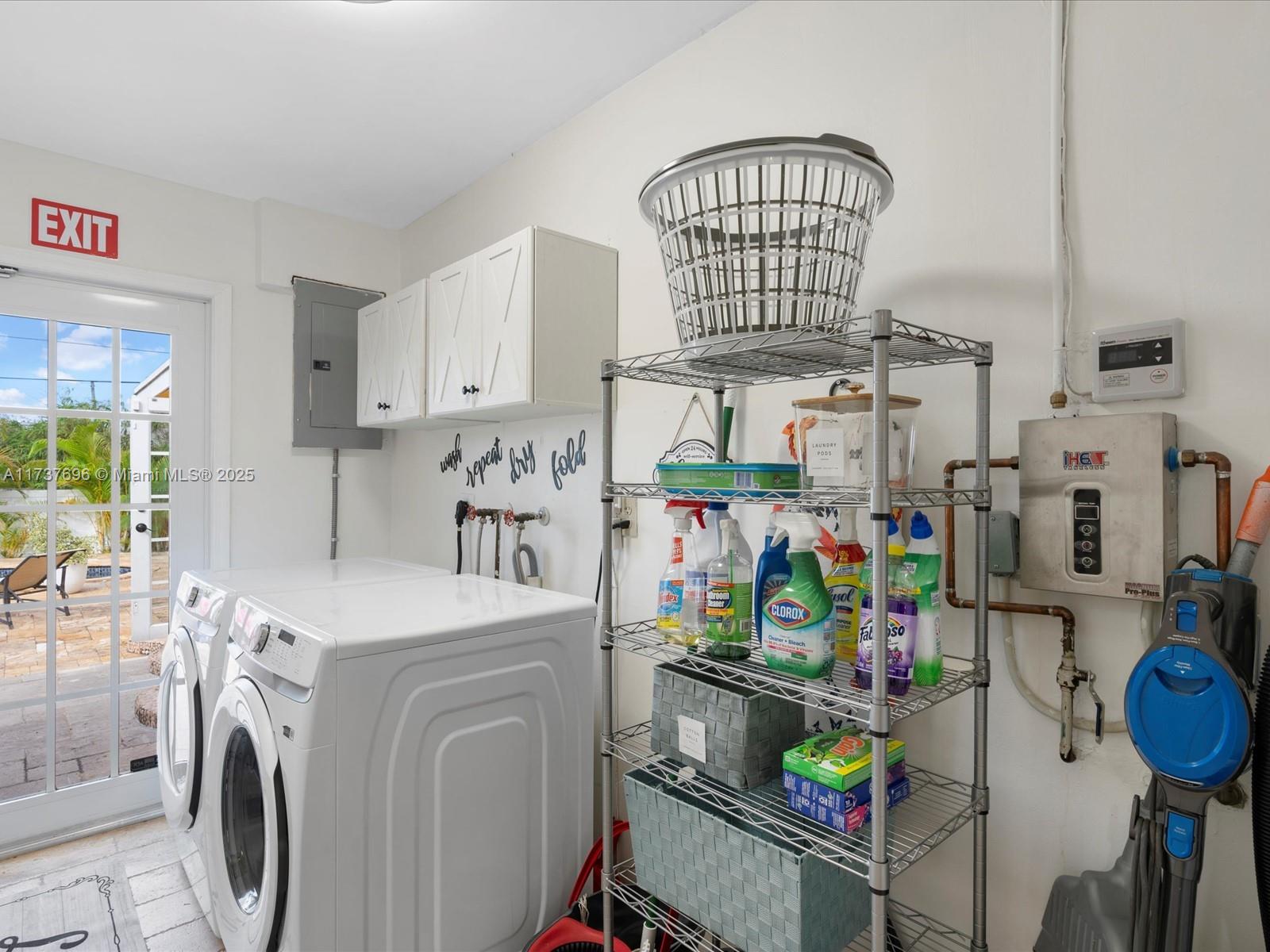 HOLLYWOOD HOMESITES HIGH - Residential Lease