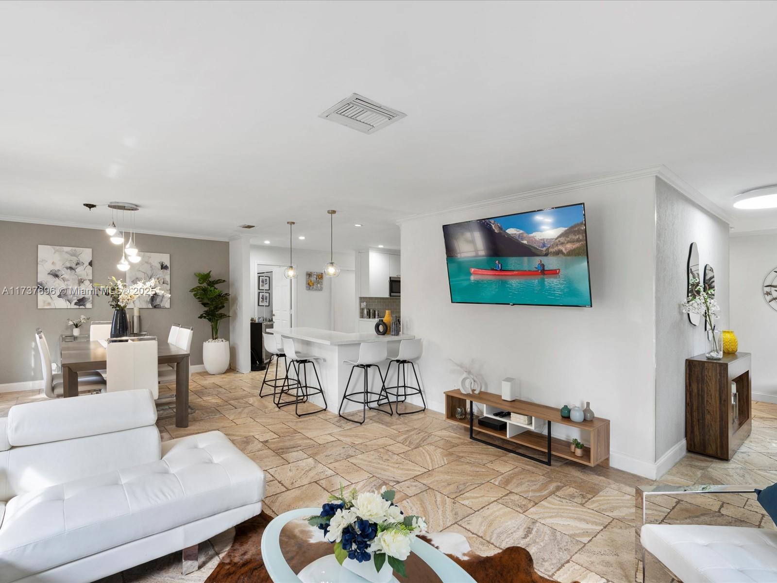 HOLLYWOOD HOMESITES HIGH - Residential Lease