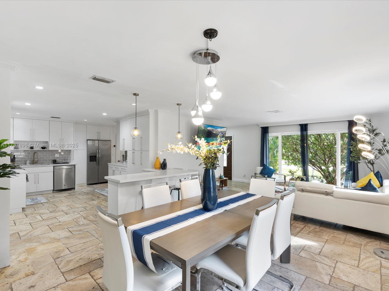 HOLLYWOOD HOMESITES HIGH - Residential Lease