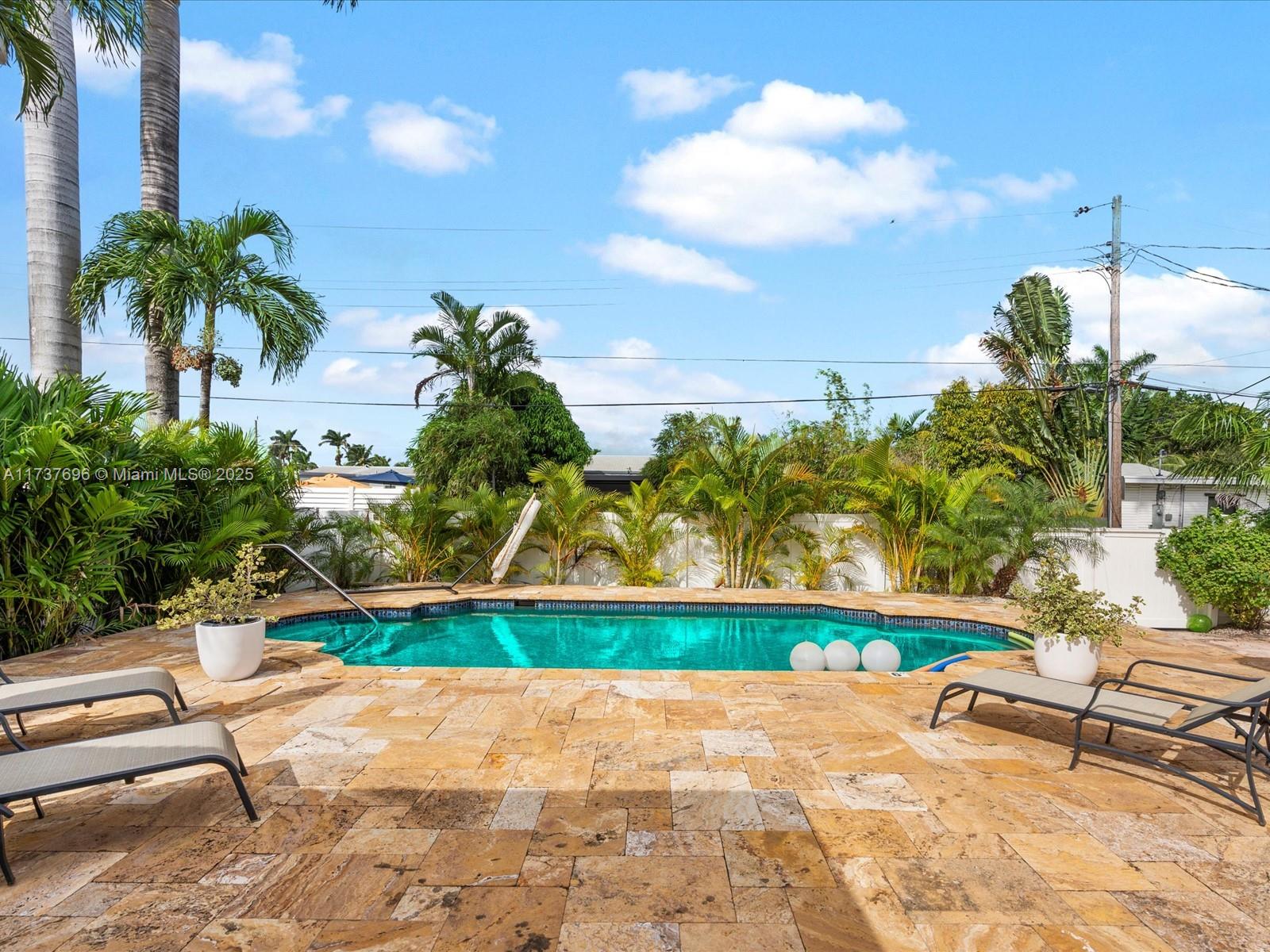 HOLLYWOOD HOMESITES HIGH - Residential Lease