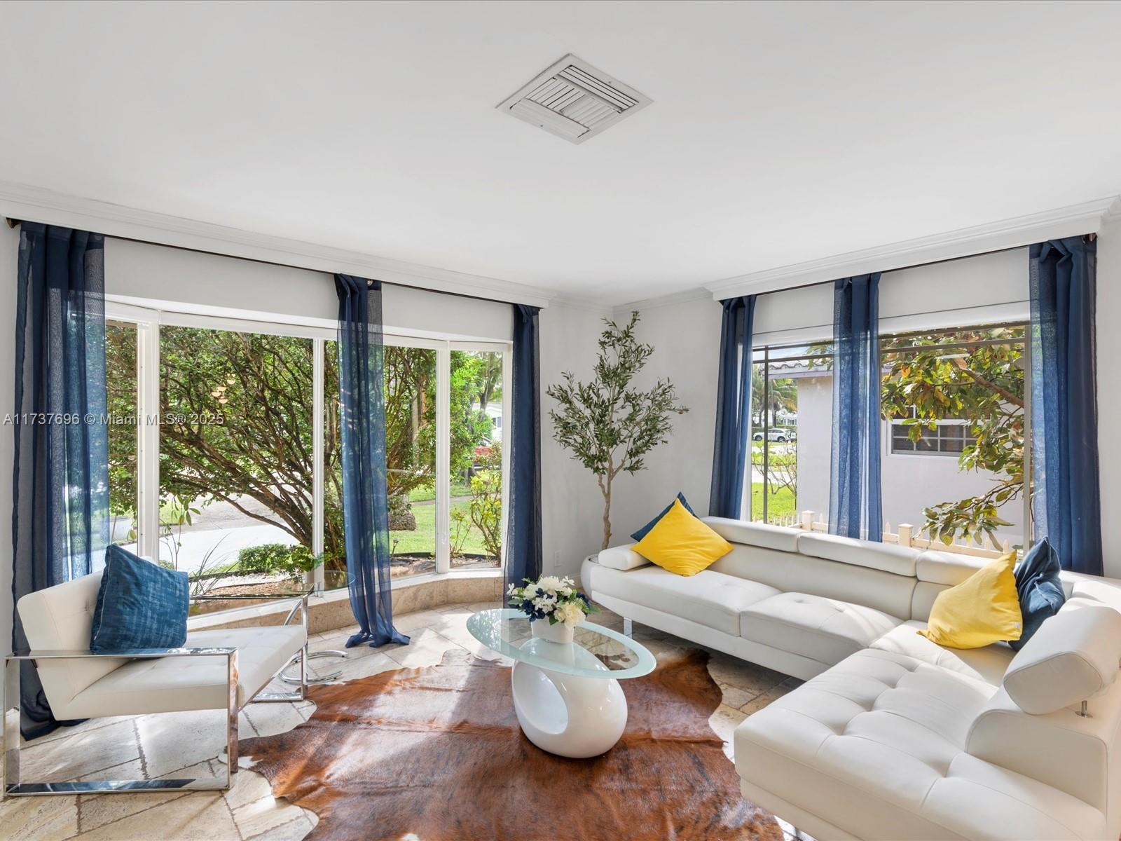 HOLLYWOOD HOMESITES HIGH - Residential Lease