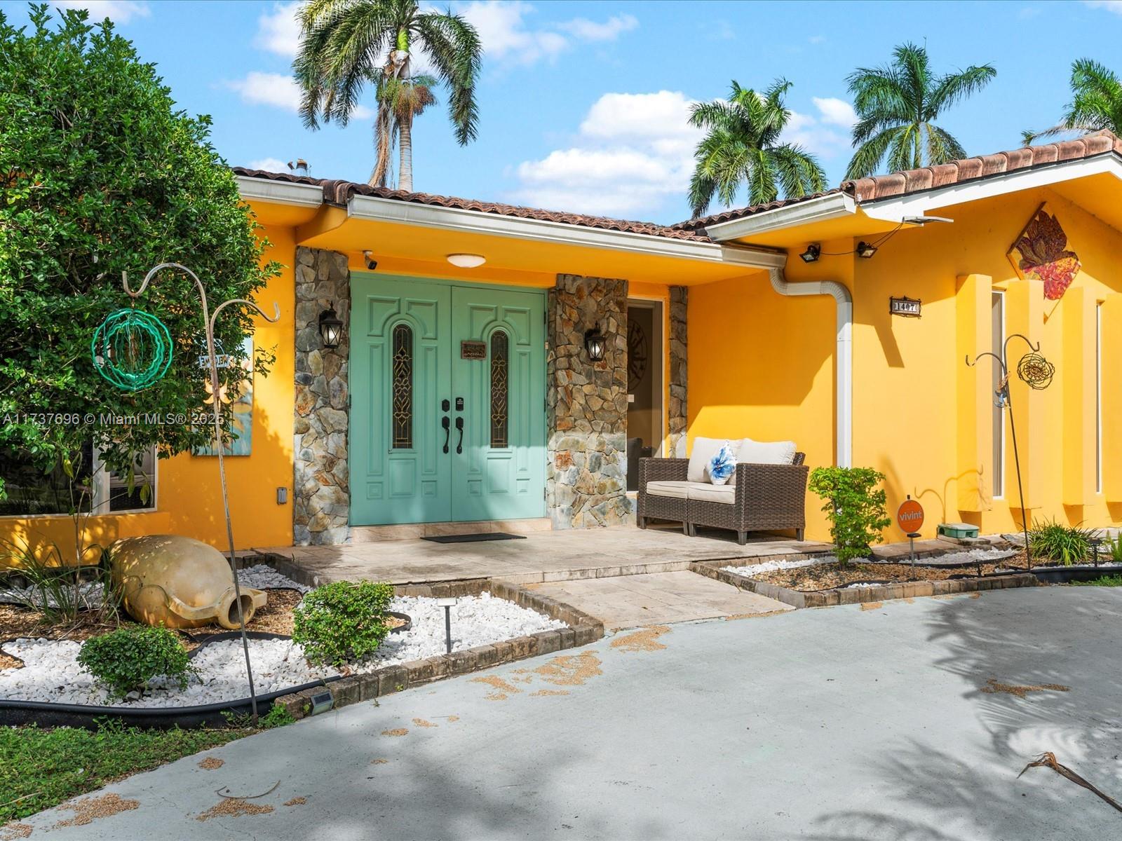 HOLLYWOOD HOMESITES HIGH - Residential Lease