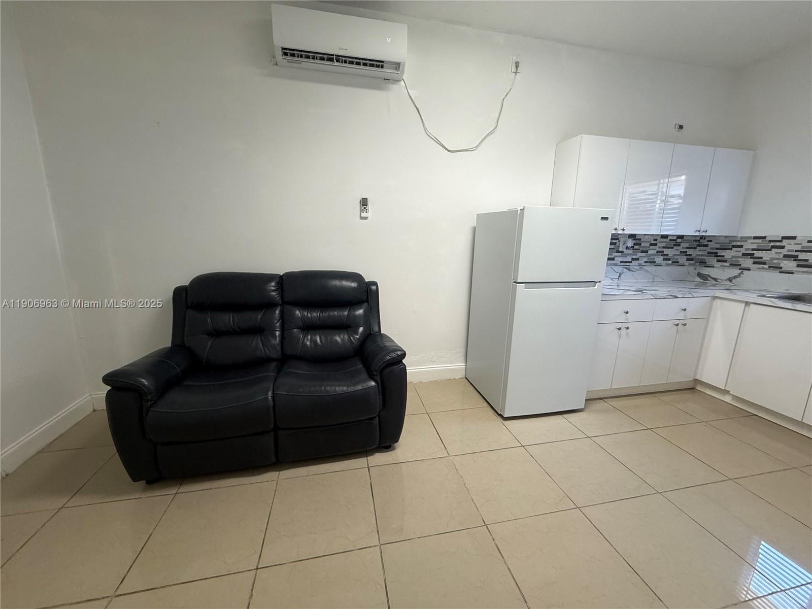 SILVER PALM HOMES - Residential Lease