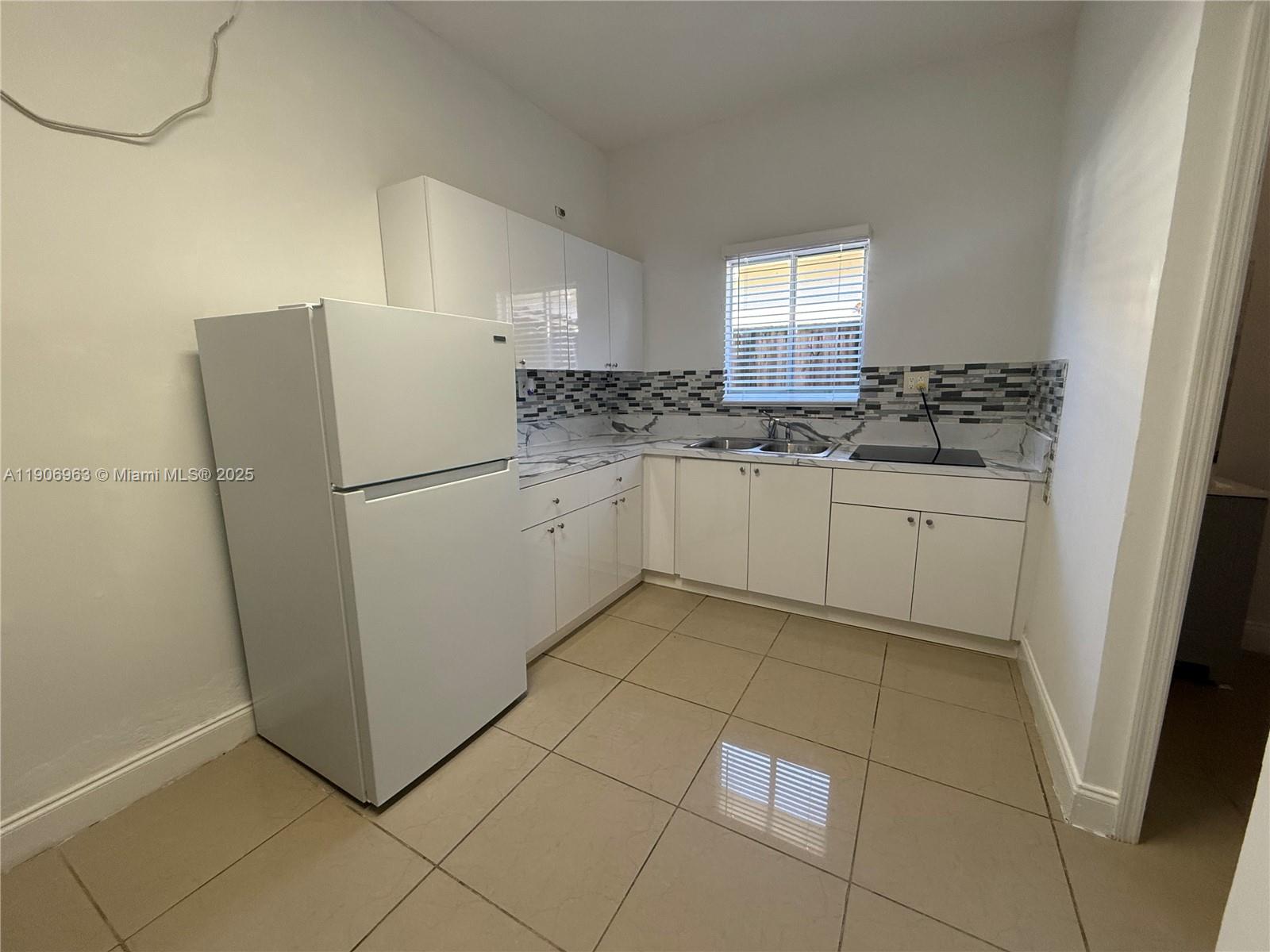 SILVER PALM HOMES - Residential Lease