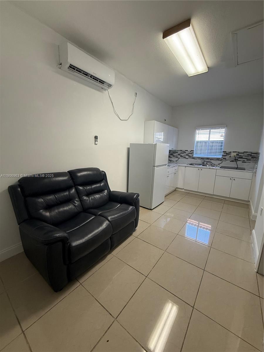 SILVER PALM HOMES - Residential Lease