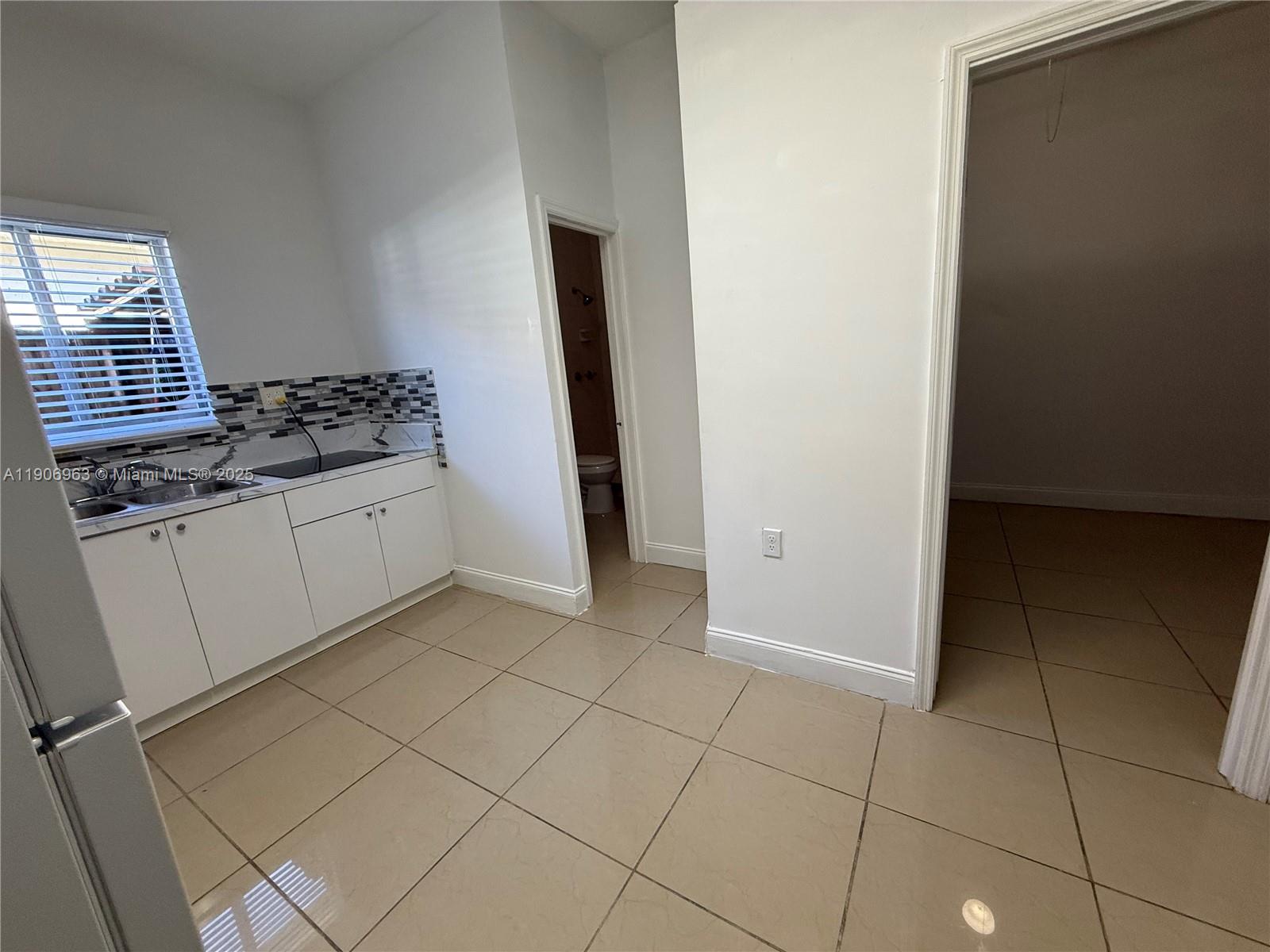 SILVER PALM HOMES - Residential Lease