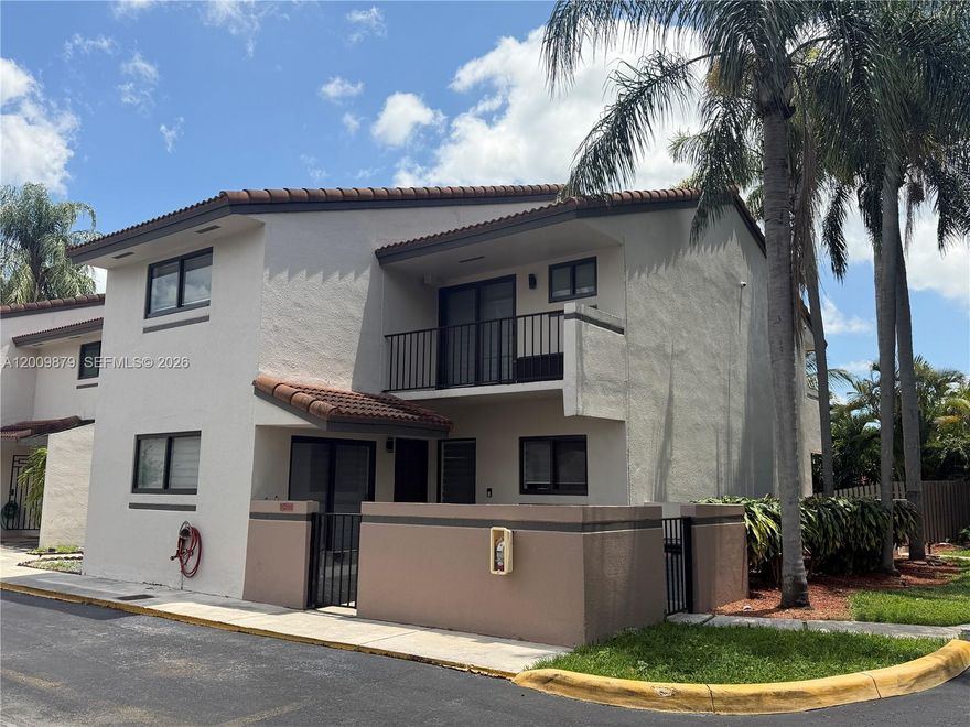 BEAUTIFULTOWNHOUSE INT HE HEART OF KENDALL LAKES