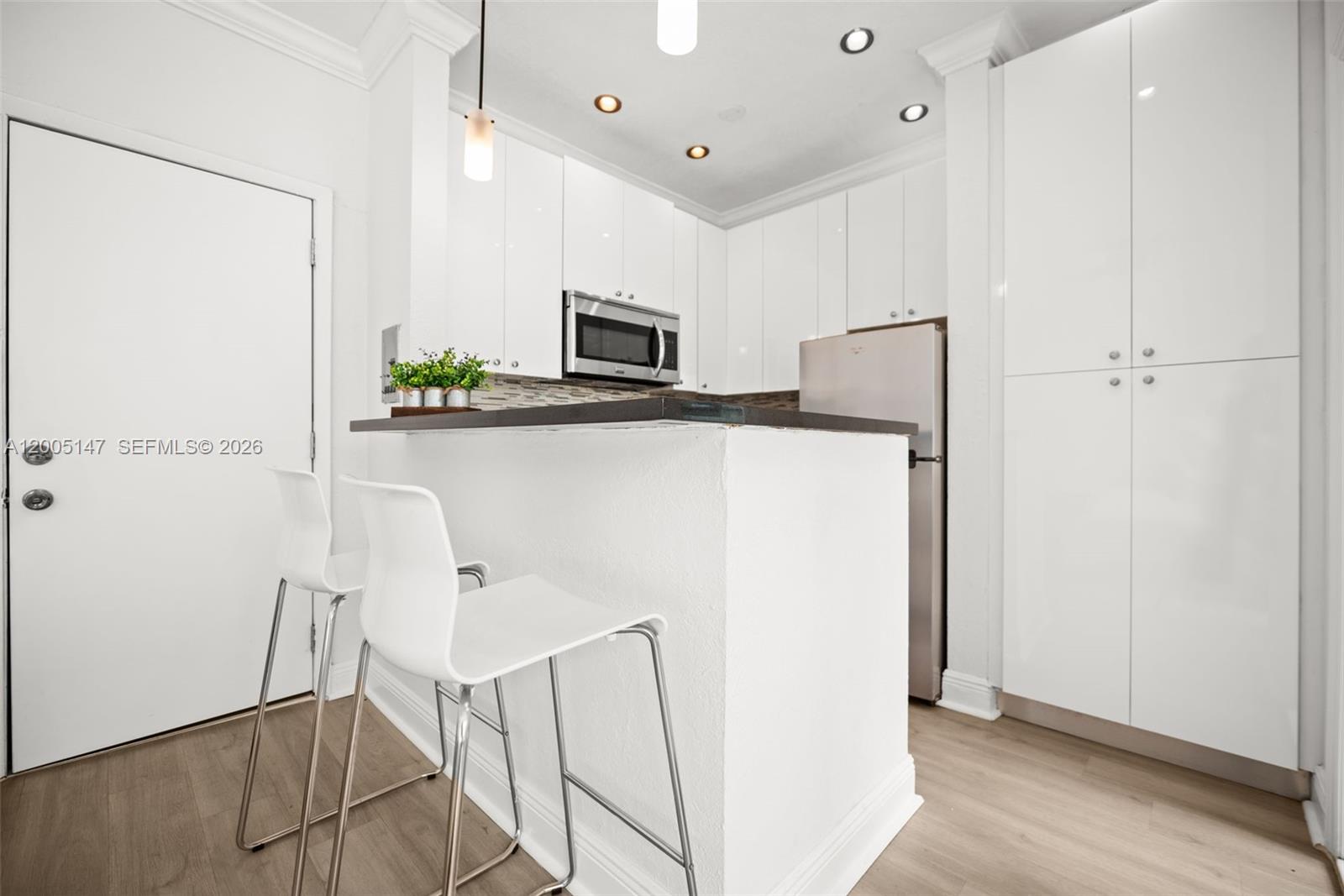 MENORES CONDO - Residential