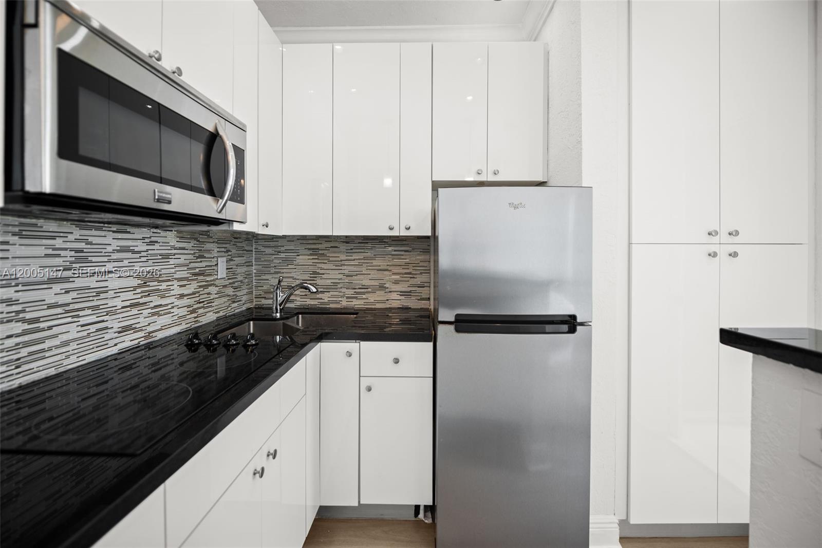 MENORES CONDO - Residential