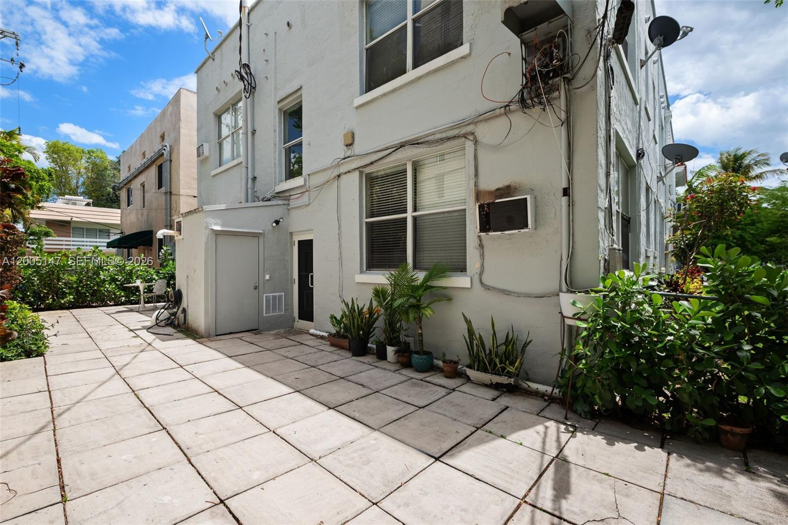 MENORES CONDO - Residential