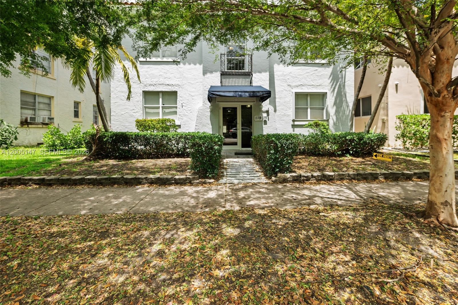 MENORES CONDO - Residential