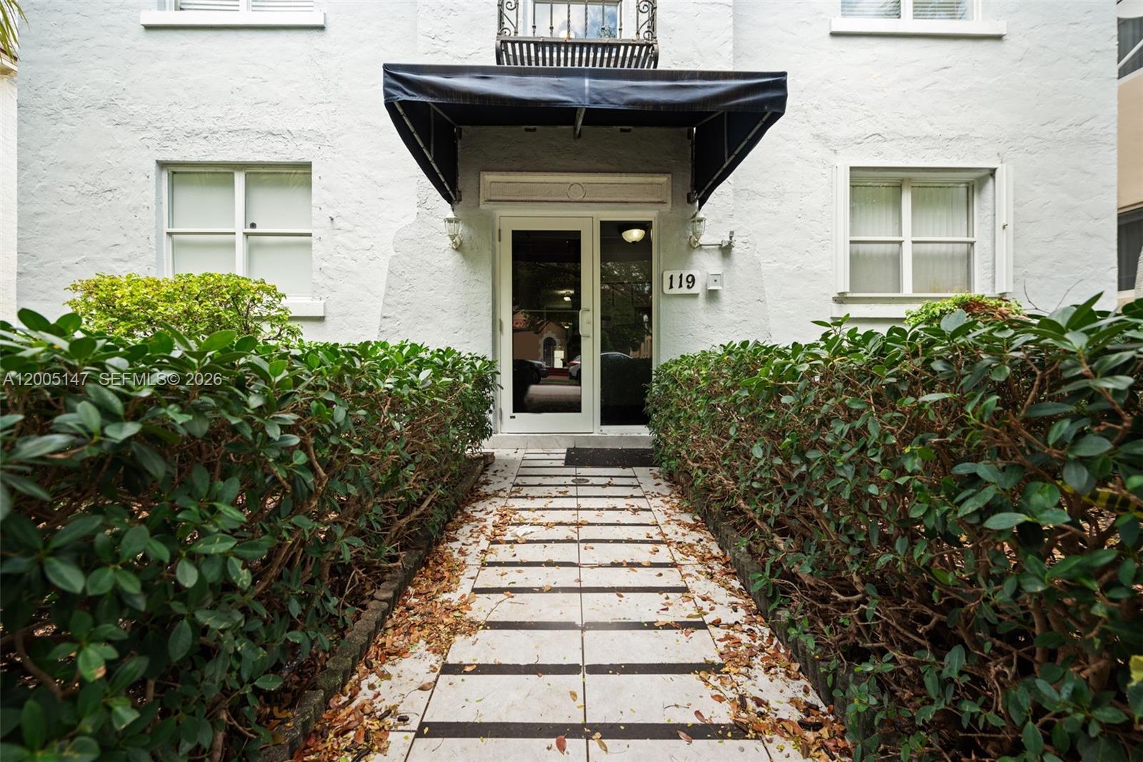 MENORES CONDO - Residential