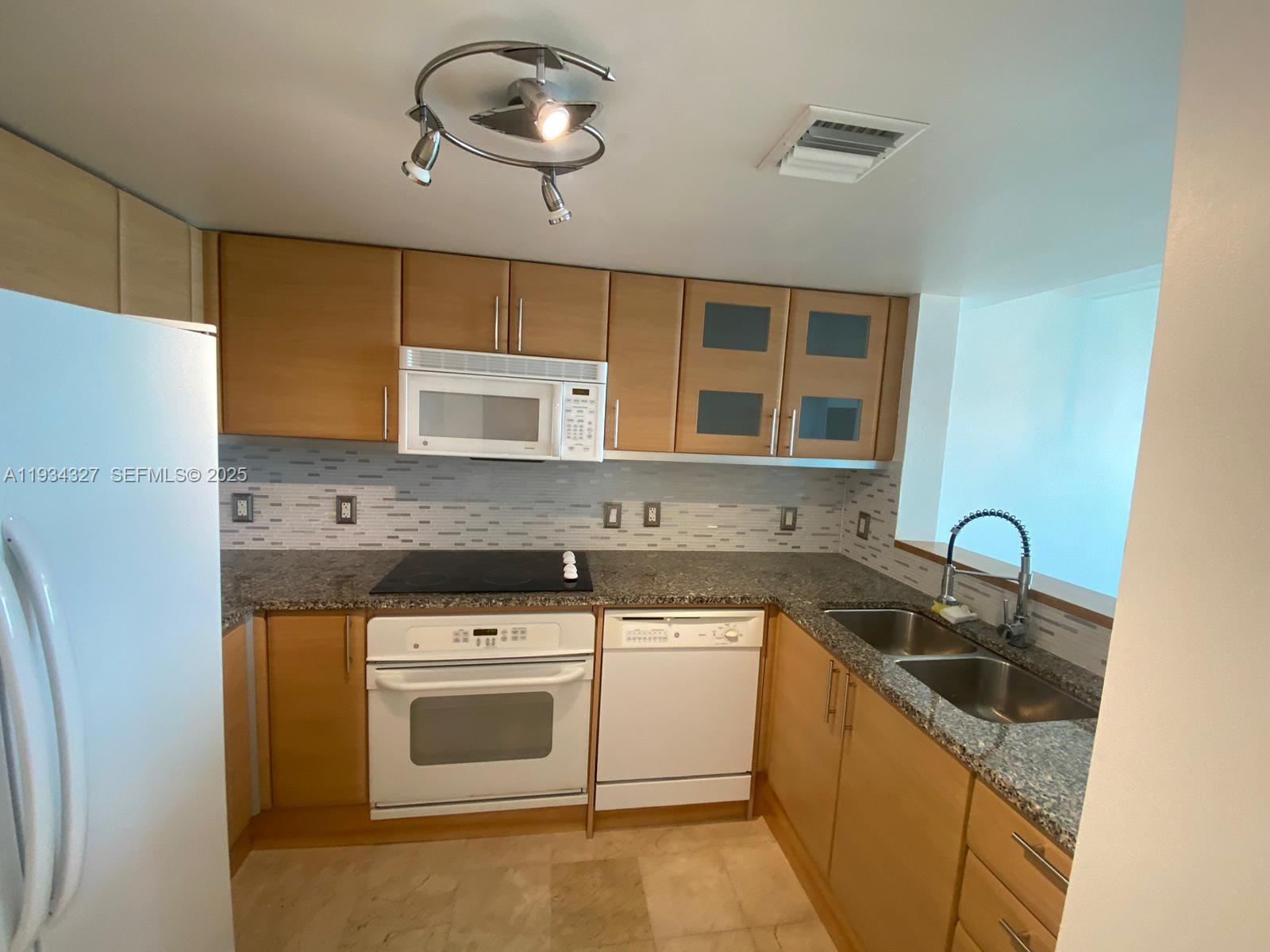 SKYLINE ON BRICKELL CONDO - Residential