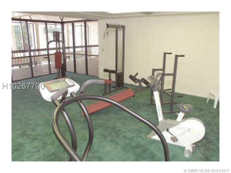 GREAT 2/2 CONDO WITH BRAND NEW KITCHEN, GRANITE COUNTERS W/STAINLESS STEEL APPLIANCES, UPDATED BATHROOMS! AMENITIES INCLUDE GAURDED ENTRANCE, CLUBHOUSE, GYM, TENNIS COURT, GIANT SWIMMING POOL AND MORE! CLOSE TO MAJOR ROADS, HIGHWAYS AND SHOPPING CENTERS. PER HOA SHOWINGS RESTRICTED TO MON-FRI 9AM-4PM & SAT TILL 12PM!